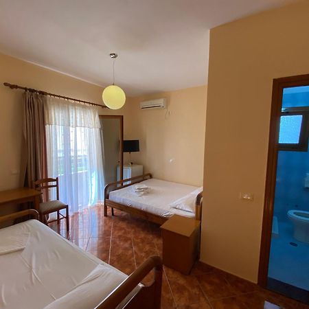 Maria Rentals Radhimë Buitenkant foto