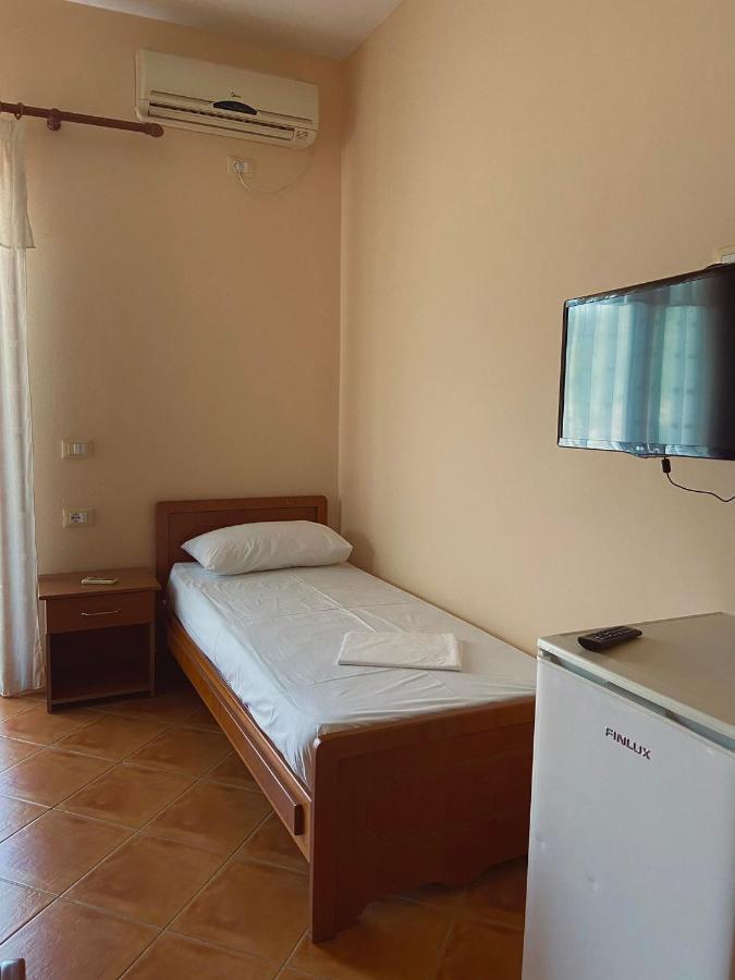 Maria Rentals Radhimë Buitenkant foto