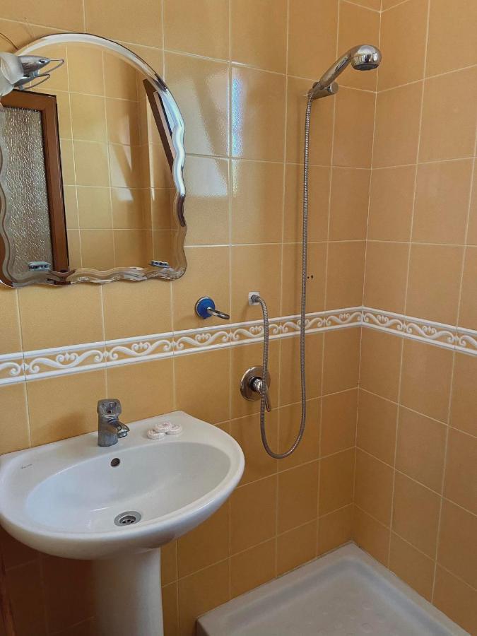 Maria Rentals Radhimë Buitenkant foto