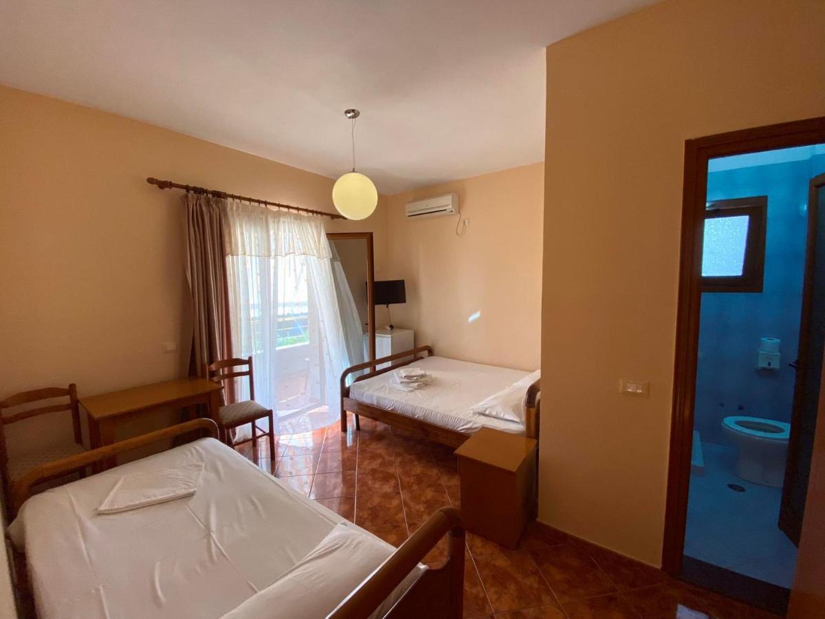 Maria Rentals Radhimë Buitenkant foto
