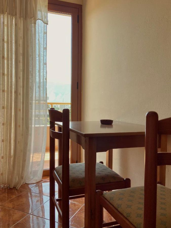Maria Rentals Radhimë Buitenkant foto