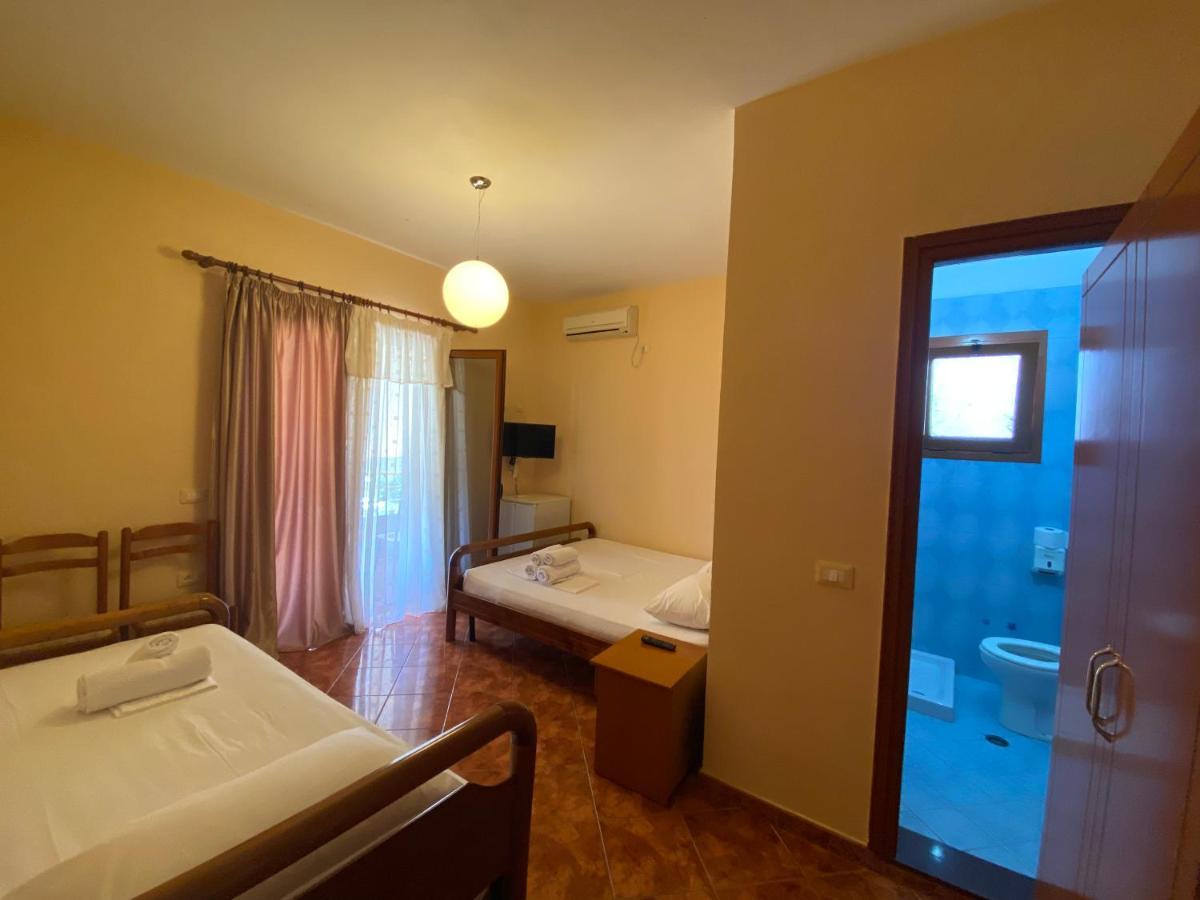 Maria Rentals Radhimë Buitenkant foto