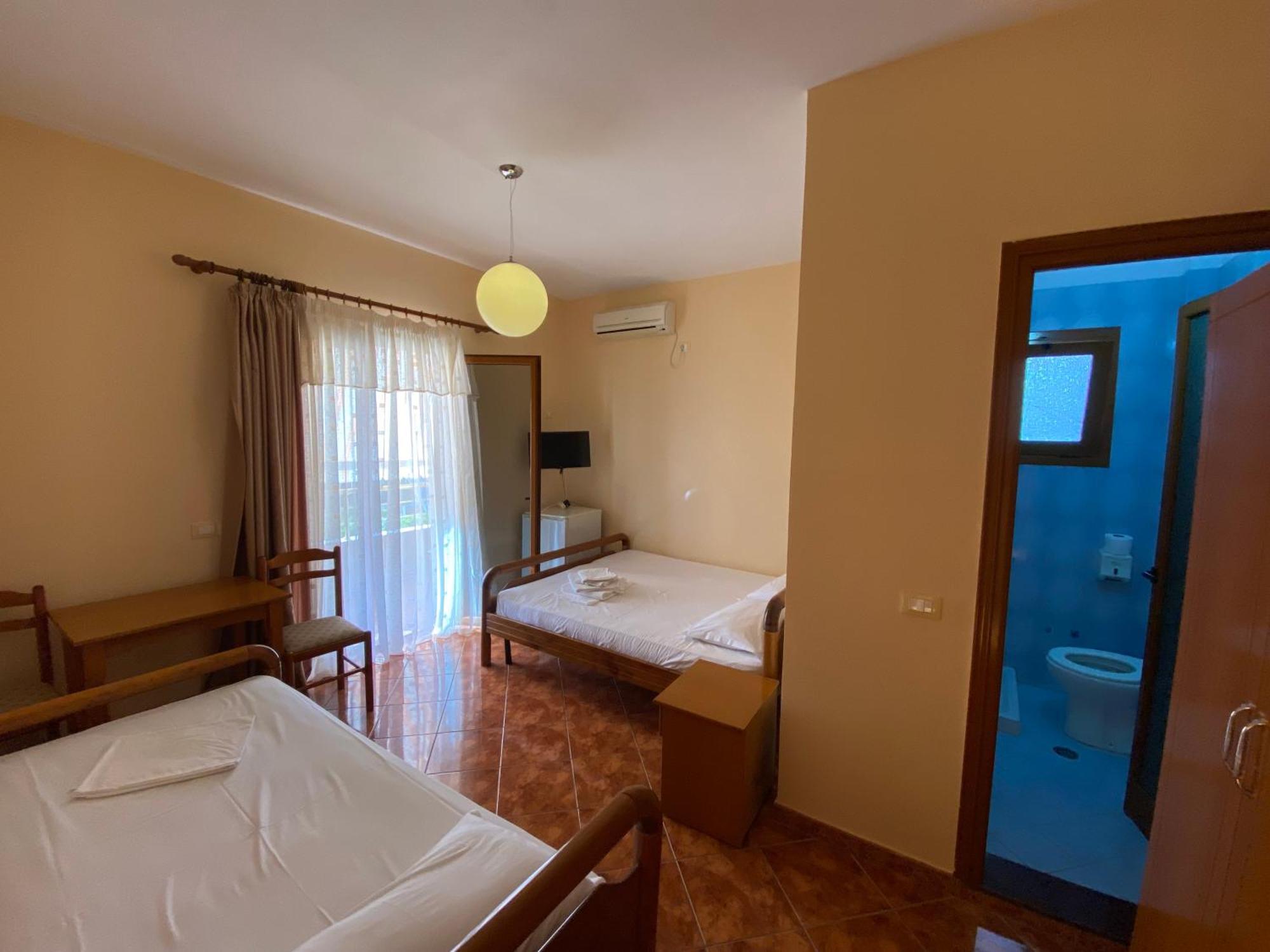 Maria Rentals Radhimë Buitenkant foto