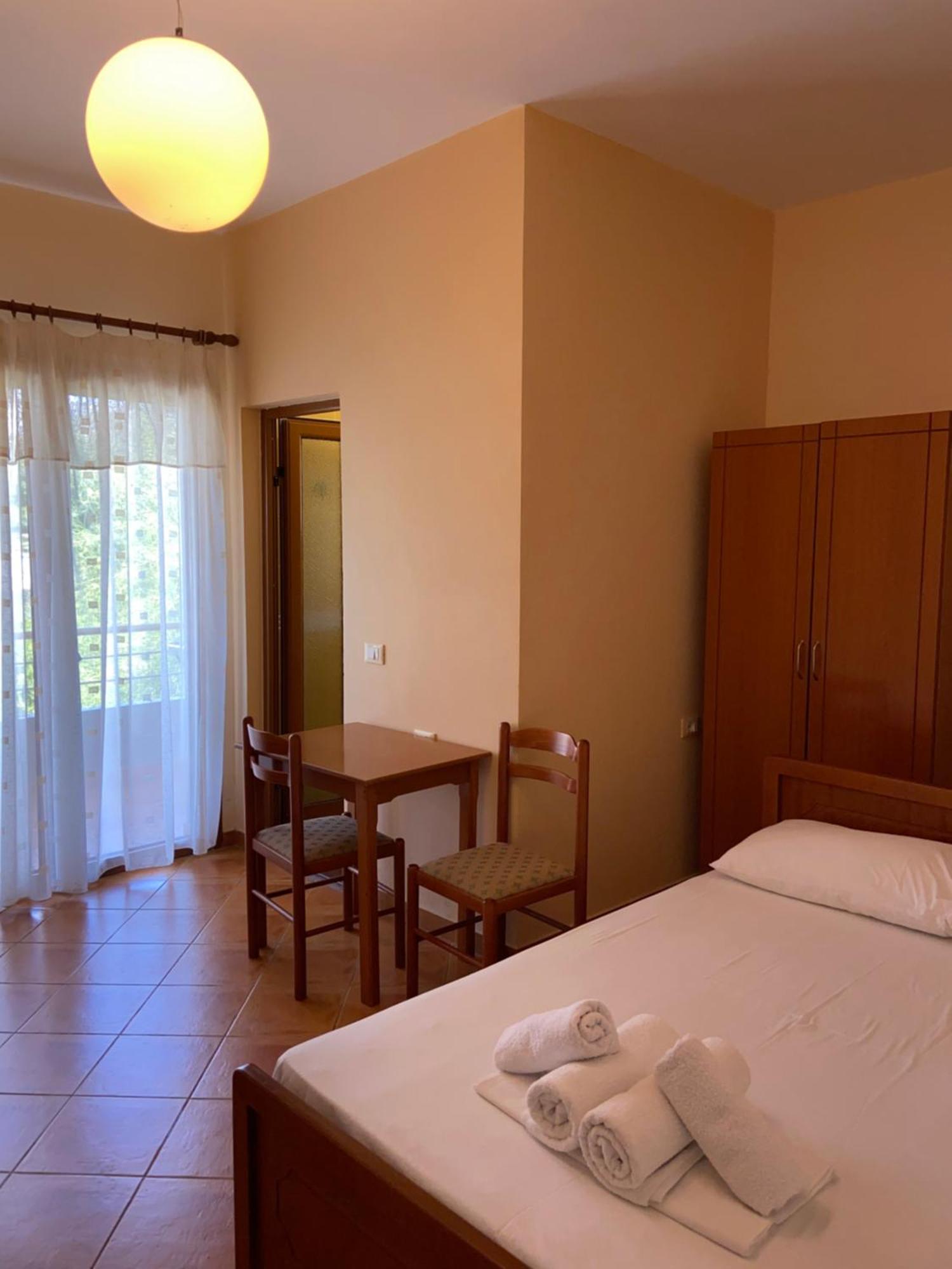 Maria Rentals Radhimë Buitenkant foto