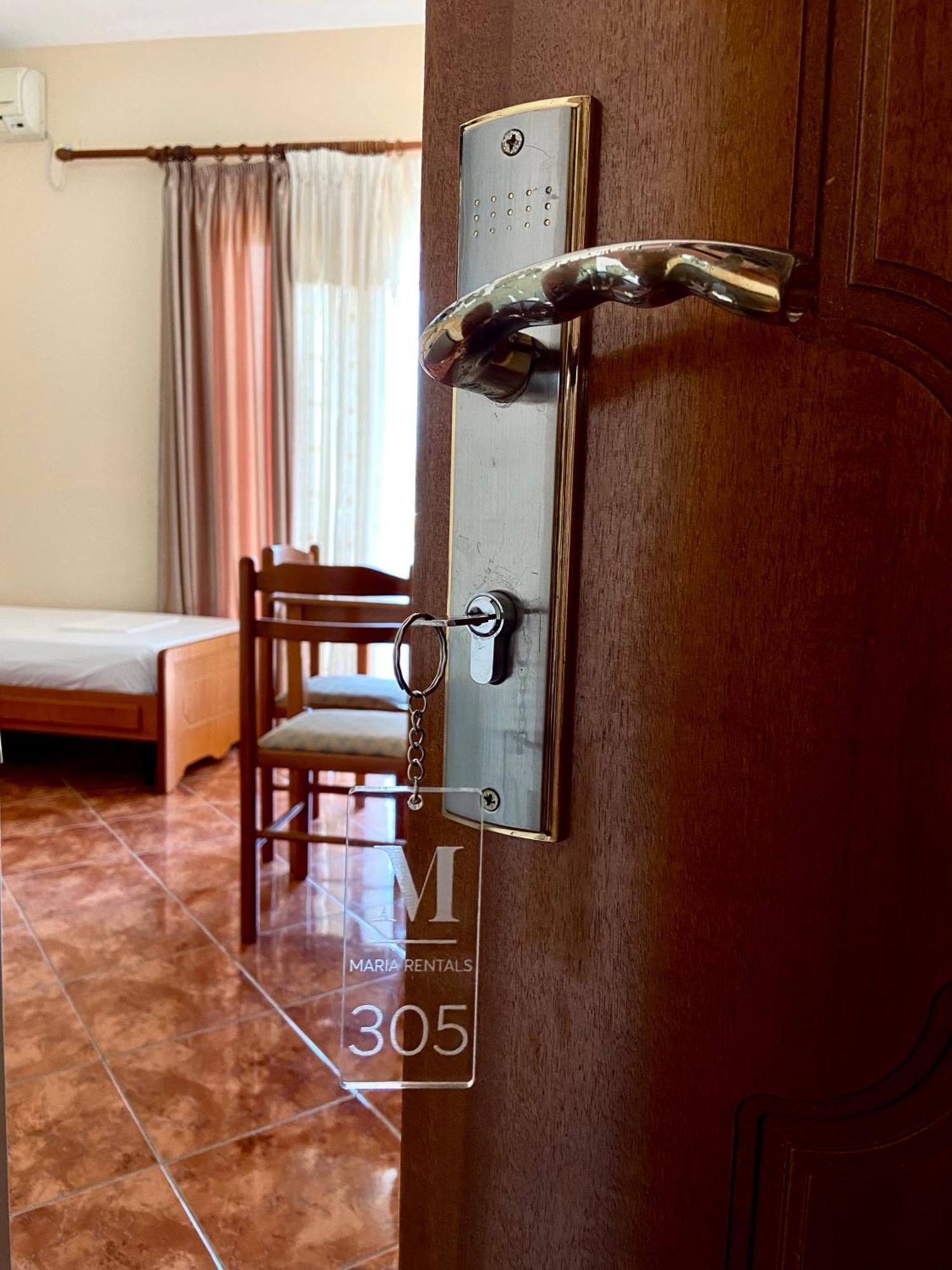 Maria Rentals Radhimë Buitenkant foto